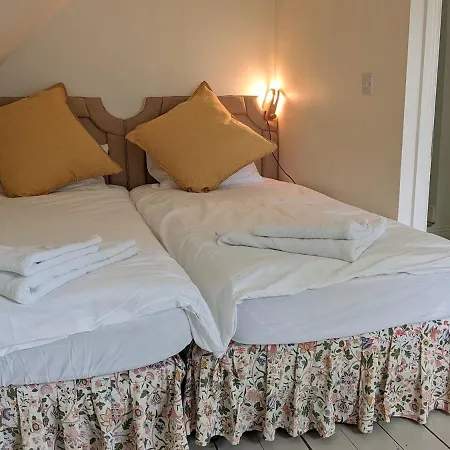 Unwind At Hilltop Farm With Valley Views Nyaraló *