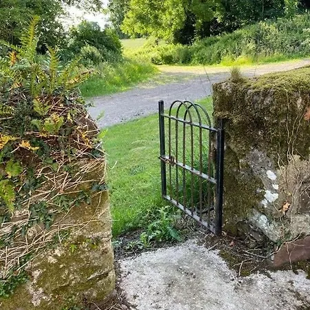 Unwind At Hilltop Farm With Valley Views Nyaraló *