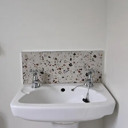 Unwind At Hilltop Farm With Valley Views Nyaraló