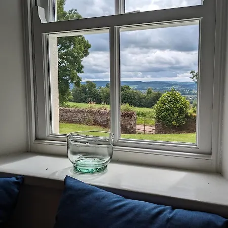 Nyaraló Unwind At Hilltop Farm With Valley Views *