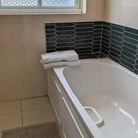 Unwind At Hilltop Farm With Valley Views Nyaraló *