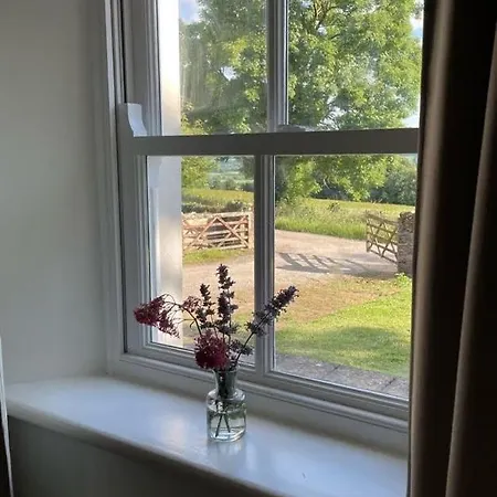 Nyaraló Unwind At Hilltop Farm With Valley Views *