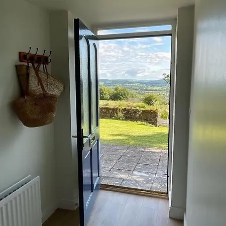 Nyaraló Unwind At Hilltop Farm With Valley Views