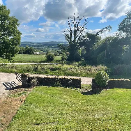 Nyaraló Unwind At Hilltop Farm With Valley Views