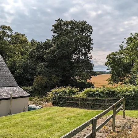 Unwind At Hilltop Farm With Valley Views Nyaraló *