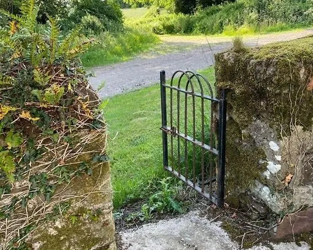 Unwind At Hilltop Farm With Valley Views Hébergement de vacances *