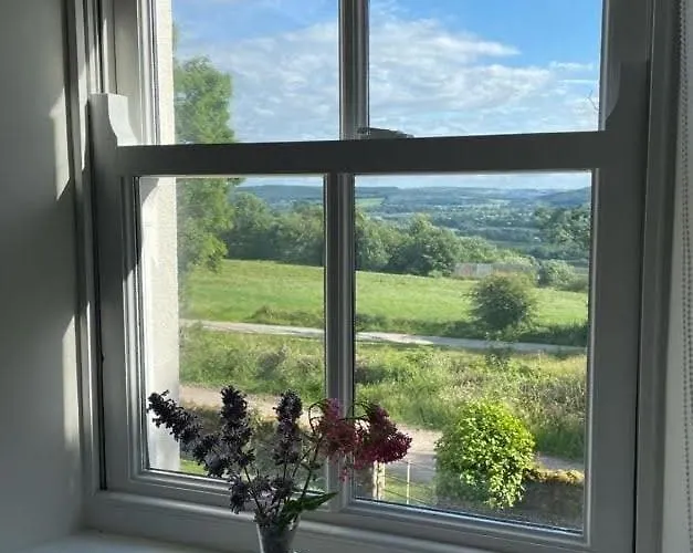 Unwind At Hilltop Farm With Valley Views Hébergement de vacances