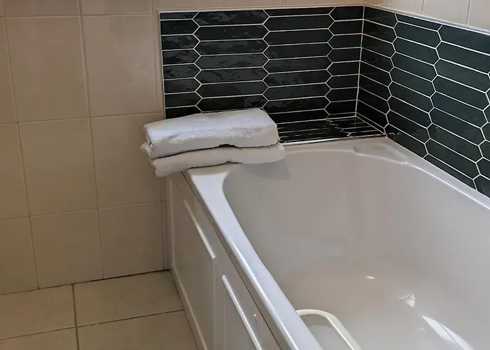 Unwind At Hilltop Farm With Valley Views Hébergement de vacances *