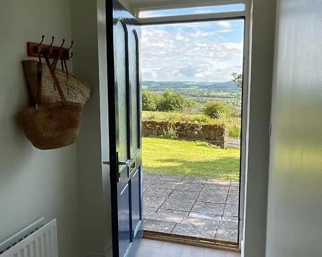 Hébergement de vacances Unwind At Hilltop Farm With Valley Views