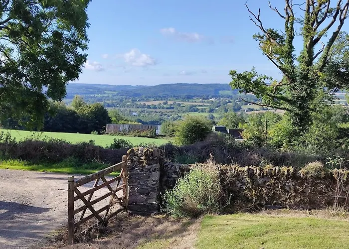 Unwind At Hilltop Farm With Valley Views *