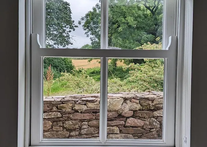 Hébergement de vacances Unwind At Hilltop Farm With Valley Views *