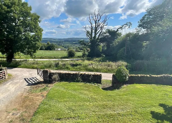 Hébergement de vacances Unwind At Hilltop Farm With Valley Views