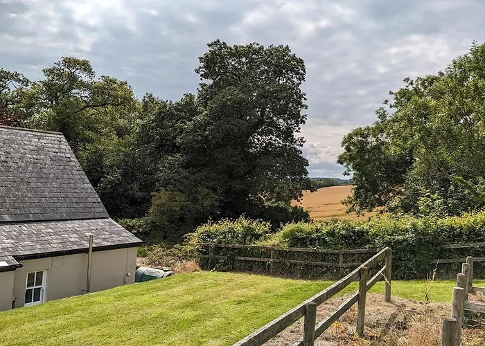 Unwind At Hilltop Farm With Valley Views Hébergement de vacances *